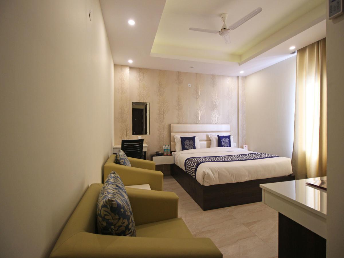 Oyo 8132 Hotel Kukreja Dehradun Exterior photo