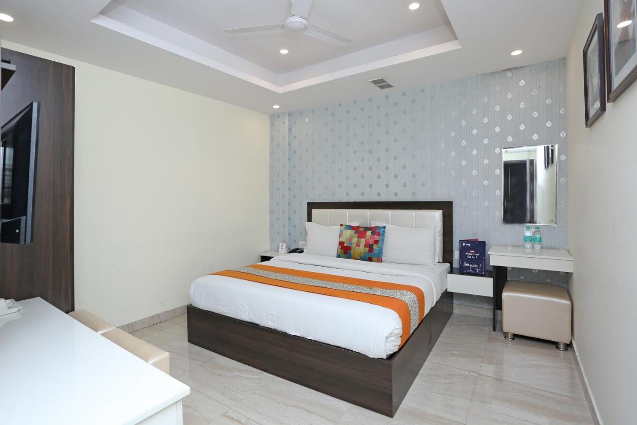 Oyo 8132 Hotel Kukreja Dehradun Exterior photo